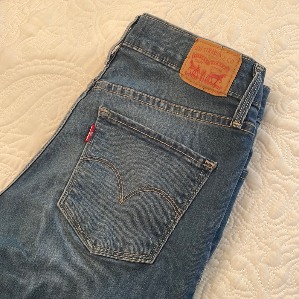 Levi's Women's 314 Shaping Straight Leg Jeans in Blue with Tan Patch and Red Tab